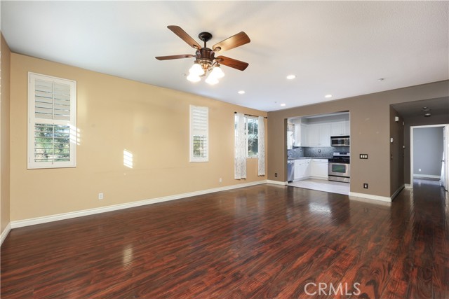 Detail Gallery Image 10 of 28 For 155 Zephyr Run, Tustin,  CA 92782 - 3 Beds | 3/1 Baths