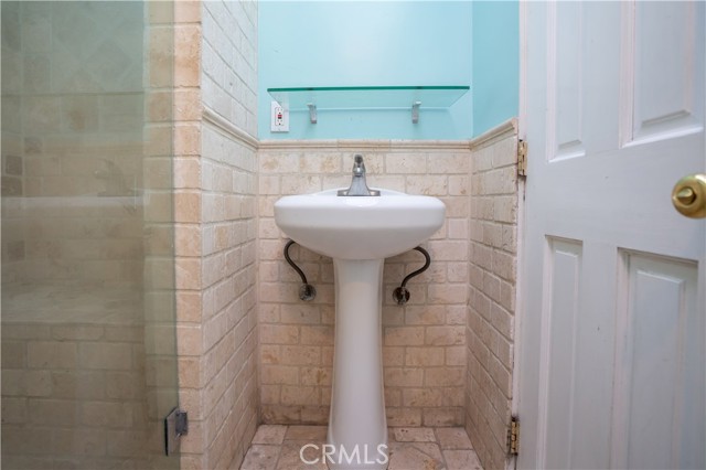 Detail Gallery Image 17 of 32 For 8855 Tyrone, Panorama City,  CA 91402 - 3 Beds | 2 Baths