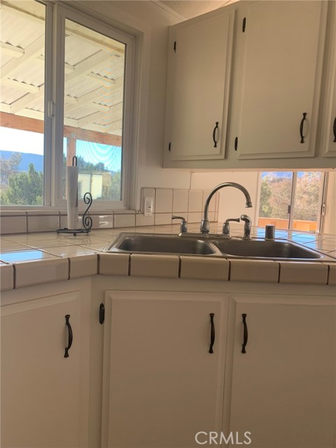 523 Piute Street, Bodfish CA: https://media.crmls.org/medias/52e1dd17-7563-4ade-8d88-929cc1c1210e.jpg