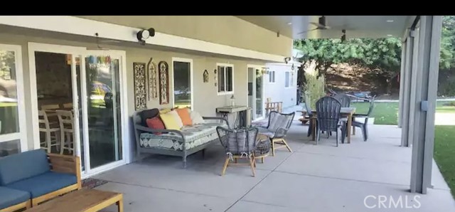 Detail Gallery Image 7 of 16 For 5500 Blanco, Woodland Hills,  CA 91367 - 5 Beds | 2/1 Baths