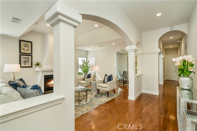 Detail Gallery Image 6 of 35 For 15229 Camarillo St, Sherman Oaks,  CA 91403 - 3 Beds | 2 Baths