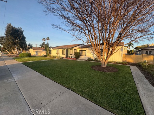 Detail Gallery Image 2 of 35 For 547 S Yorba St, Orange,  CA 92869 - 3 Beds | 1 Baths