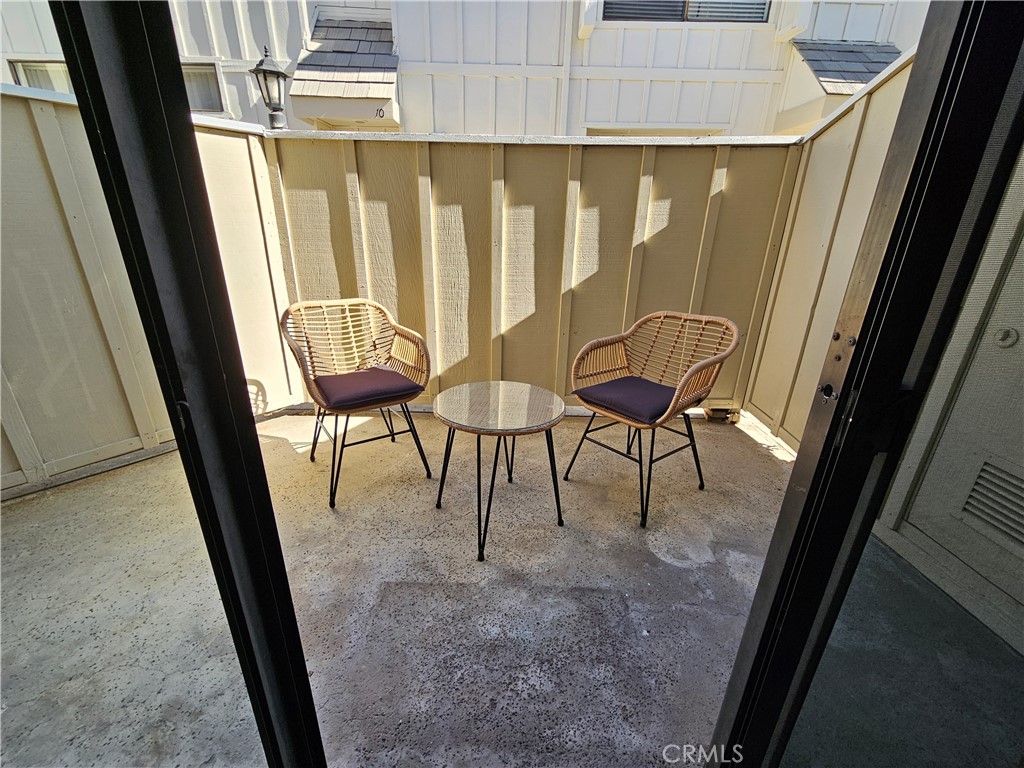 https://media.crmls.org/medias/52e27d08-01ae-40a1-a79d-3c6da9f05bdf.jpg?preset=X-Large
