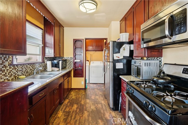 Detail Gallery Image 12 of 30 For 3128 W 110th St, Inglewood,  CA 90303 - 3 Beds | 2 Baths