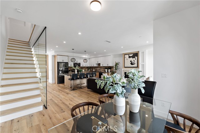11860 W Flower, Valley Village CA: https://media.crmls.org/medias/52e3c106-b47f-4f79-ab90-fbeb578875f3.jpg