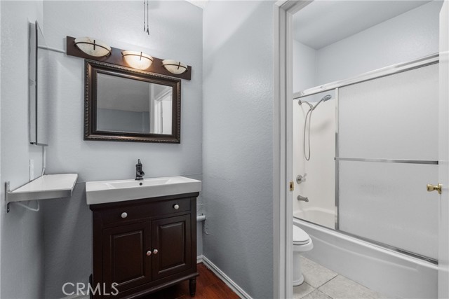 14265 Terra Bella St, Panorama City CA: https://media.crmls.org/medias/52e3e672-de65-48e4-80b1-2e37f083169a.jpg