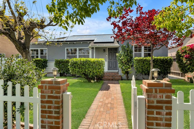 6507 Gentry Avenue, North Hollywood CA: https://media.crmls.org/medias/52e54f1e-2db5-4915-b7f6-404ea94900ad.jpg