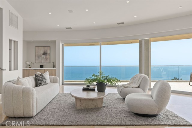 900 Gainsborough Drive, Laguna Beach CA: https://media.crmls.org/medias/52e56b14-cf15-43b5-9bd1-7009394420f3.jpg
