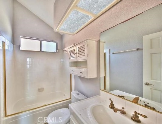 52e61569 54e1 4528 B36d 3ecb5e2c789f