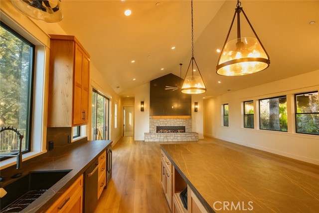 22603 Windward Road, Lake Arrowhead CA: https://media.crmls.org/medias/52e6772b-9d24-4758-bfd5-1d35a40fddf0.jpg