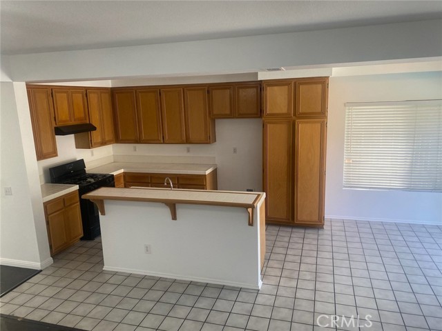 Detail Gallery Image 7 of 10 For 12866 Albright Ct, Victorville,  CA 92392 - 6 Beds | 3 Baths