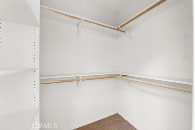 Walk-In-Closet