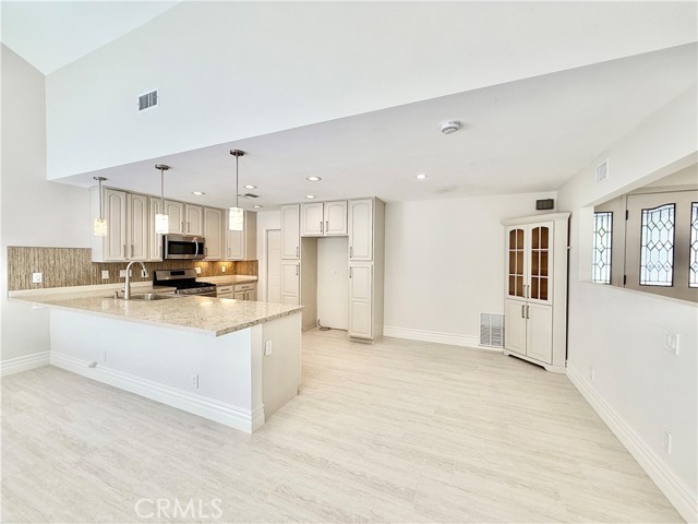 26036 Camino Adelanto, Mission Viejo CA: https://media.crmls.org/medias/52e8241c-360f-4c11-9b99-e43b1a0ec56d.jpg