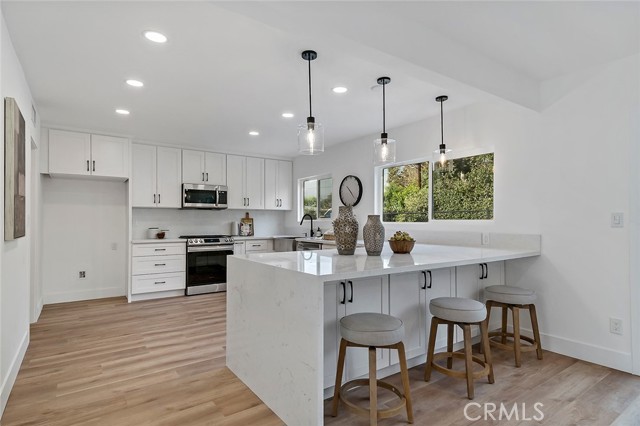 6927 Willis Avenue photo 7