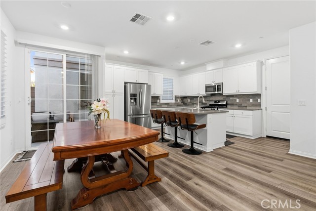 Detail Gallery Image 5 of 35 For 15185 Ridge, Fontana,  CA 92336 - 4 Beds | 3/1 Baths