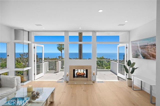 Detail Gallery Image 11 of 35 For 1061 Skyline Dr, Laguna Beach,  CA 92651 - 4 Beds | 2/2 Baths