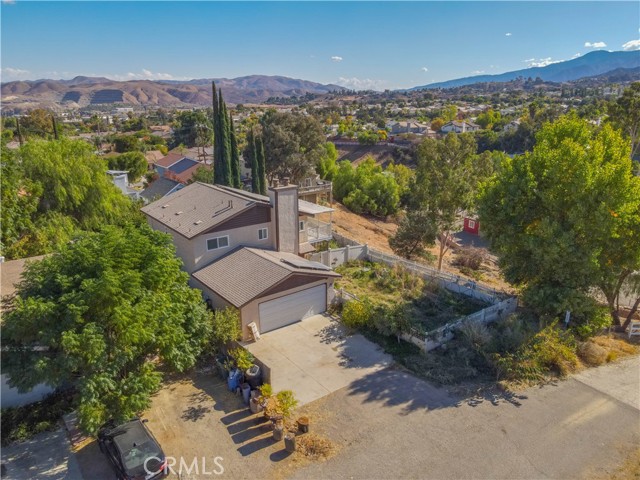 Detail Gallery Image 2 of 37 For 20270 Layton St, Corona,  CA 92881 - 3 Beds | 2/1 Baths