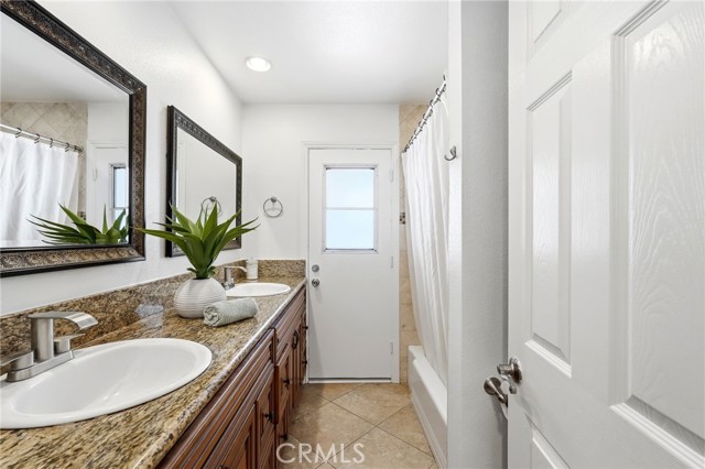 1110 E Meats Ave, Orange CA: https://media.crmls.org/medias/52e8c2ea-33da-4f59-9e1d-e8adddbcfbb7.jpg