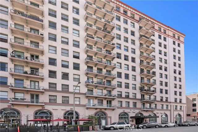 455 E Ocean Boulevard, Long Beach CA: https://media.crmls.org/medias/52e8ed17-f0ca-47bb-a520-3732d1194d19.jpg