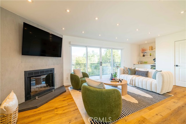 Detail Gallery Image 6 of 50 For 4300 Camello Rd, Woodland Hills,  CA 91364 - 4 Beds | 2/1 Baths