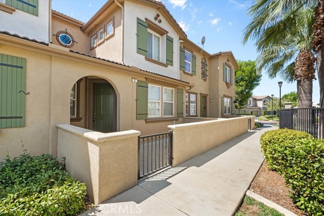 Detail Gallery Image 5 of 33 For 26327 Iris Ave #C,  Moreno Valley,  CA 92555 - 2 Beds | 2/1 Baths