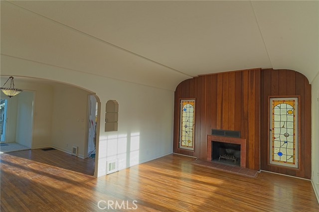 550 N 1st Avenue, Upland CA: https://media.crmls.org/medias/52ebdb2d-2501-47fb-b98e-8fc947dd8706.jpg