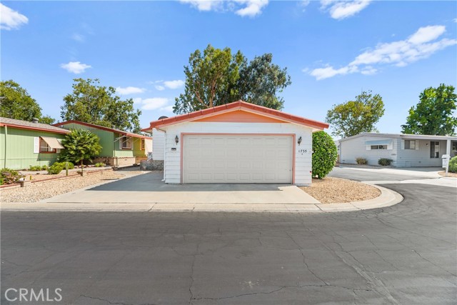 1735 Mango Way, Hemet CA: https://media.crmls.org/medias/52ebdeaa-9972-4e94-a4c8-b5b0772a982c.jpg