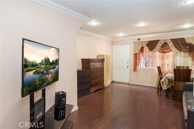 147 West Acacia Avenue, 142 photo 5