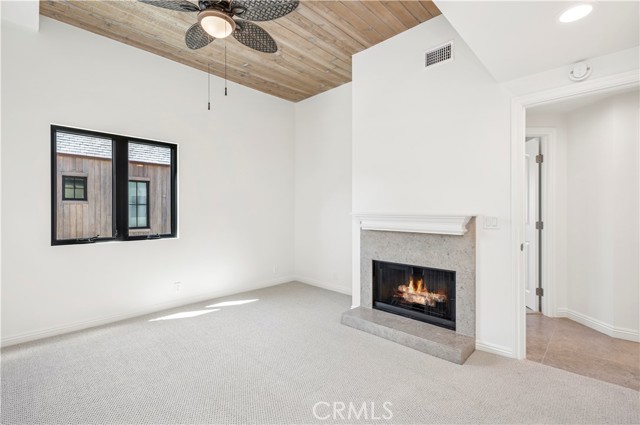 441 1/2 Goldenrod Avenue, Corona del Mar CA: https://media.crmls.org/medias/52ec9fa7-be2e-47ce-ad26-e14debde0238.jpg
