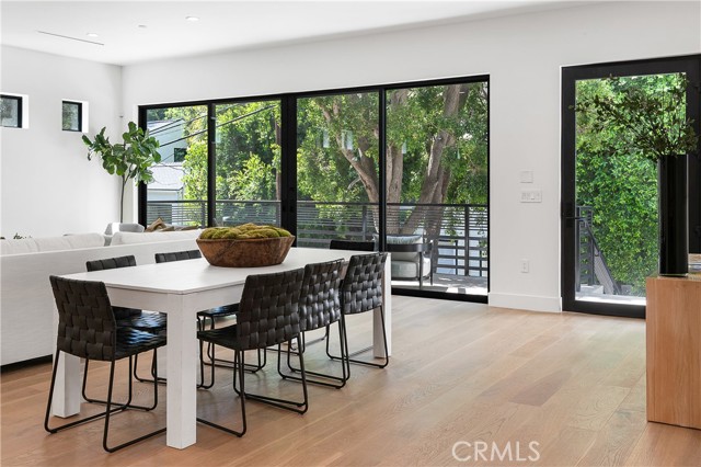 Detail Gallery Image 10 of 46 For 9836 Yoakum Dr, Beverly Hills,  CA 90210 - 5 Beds | 4 Baths
