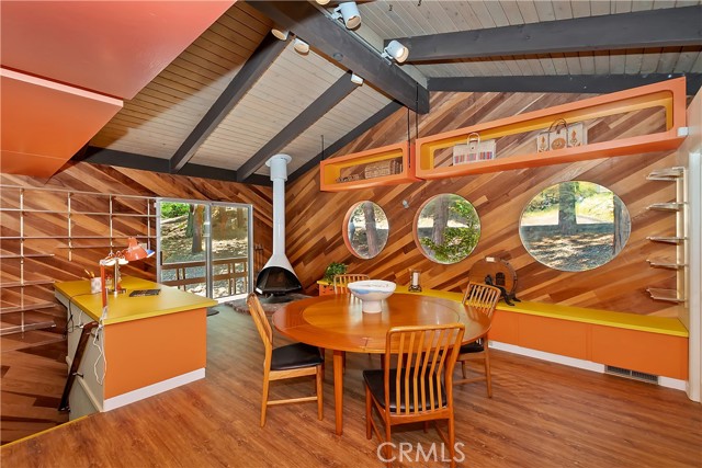 27280 Peninsula Drive, Lake Arrowhead CA: https://media.crmls.org/medias/52ed73f4-f7c8-49fe-a4f4-83346f15af5d.jpg