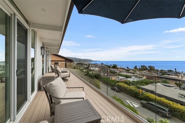 Detail Gallery Image 5 of 48 For 365 Heather Pl, Laguna Beach,  CA 92651 - 5 Beds | 4 Baths