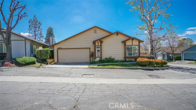 Detail Gallery Image 2 of 37 For 13970 Olive Grove Ln, Sylmar,  CA 91342 - 3 Beds | 2 Baths