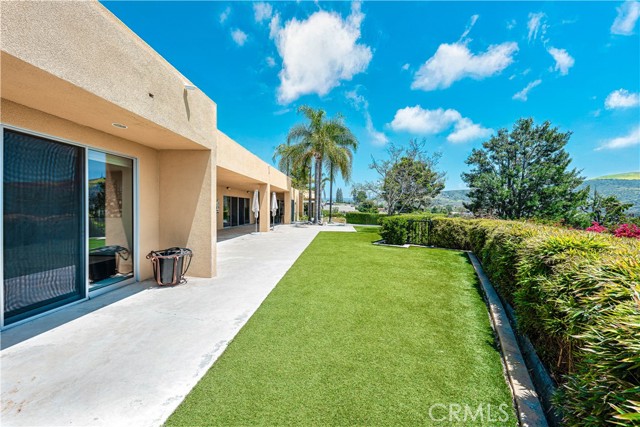 10272 Overhill Drive, North Tustin CA: https://media.crmls.org/medias/52eef5ec-a8e8-41c6-a68d-1008147c3903.jpg