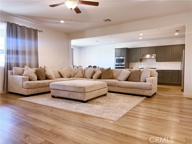 14680 Spanish Bay Way, Chowchilla CA: https://media.crmls.org/medias/52ef2e0a-0705-4e8b-be43-83373919feb9.jpg