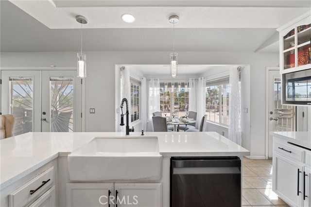 9925 Sierra Vista Road, Phelan CA: https://media.crmls.org/medias/52f08f6a-52fd-4f6d-83e7-41aa53be3194.jpg