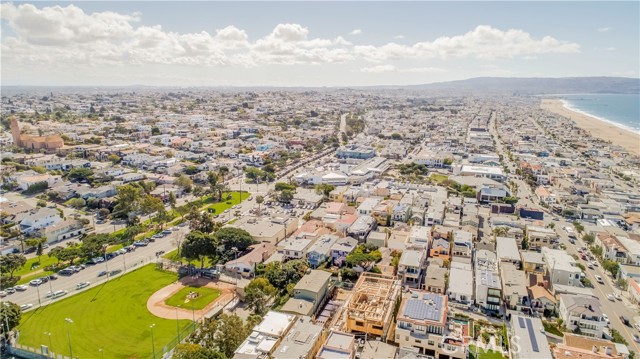 400 17th Street, Manhattan Beach, California 90266, 4 Bedrooms Bedrooms, ,2 BathroomsBathrooms,Residential,Sold,17th,SB21119391
