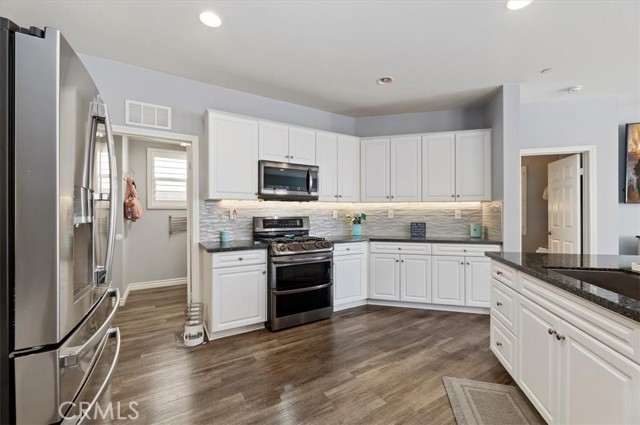 Detail Gallery Image 11 of 53 For 15699 Slowik Ct, Fontana,  CA 92336 - 4 Beds | 3/1 Baths