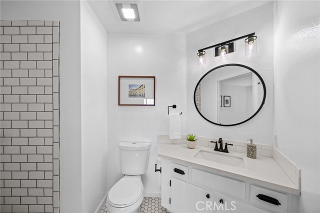 Detail Gallery Image 22 of 32 For 2500 Abbot Kinney Bld #13,  Venice,  CA 90291 - 2 Beds | 2/1 Baths