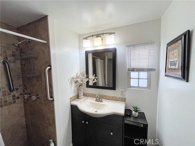 17700 Avalon Boulevard, Carson CA: https://media.crmls.org/medias/52f1ee09-1197-4cab-b360-5c51943bd827.jpg