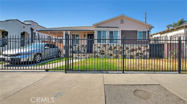 Detail Gallery Image 4 of 44 For 355 E Century Bld, Los Angeles,  CA 90003 - 2 Beds | 1 Baths