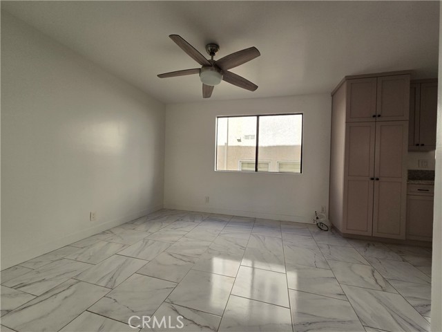 Detail Gallery Image 8 of 26 For 2440 Penmar Ave #2,  Venice,  CA 90291 - 3 Beds | 2/1 Baths