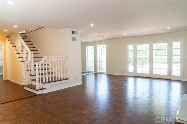 Detail Gallery Image 5 of 39 For 24060 Hatteras St, Woodland Hills,  CA 91367 - 5 Beds | 5 Baths