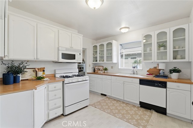 Detail Gallery Image 4 of 28 For 363 East 1st Avenue, Chico,  CA 95926 - 2 Beds | 1 Baths