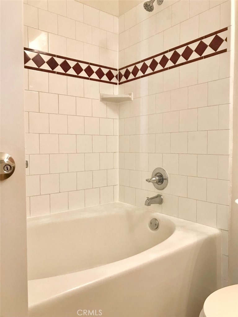 https://media.crmls.org/medias/52f5f944-e451-426a-b4da-dff0bc05b47d.jpg?preset=X-Large