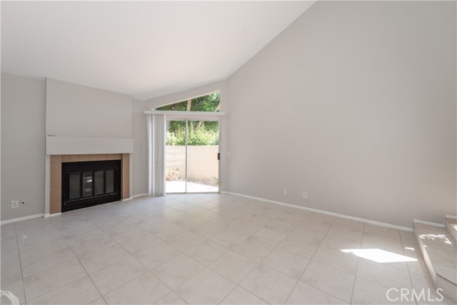 385 Stanford Court, Irvine CA: https://media.crmls.org/medias/52f6cb44-dae7-434c-8356-79b3b69b19cb.jpg
