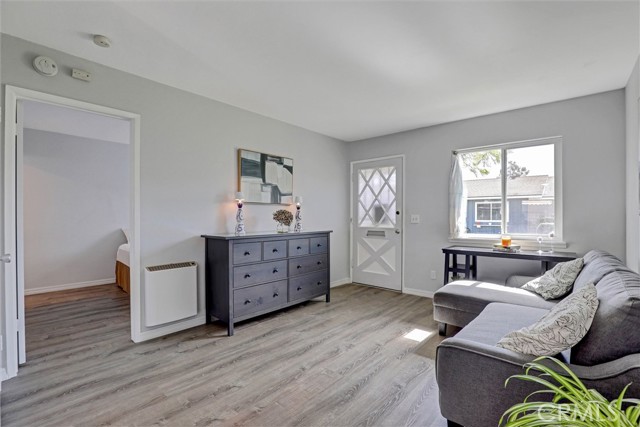 Detail Gallery Image 3 of 18 For 10210 Holburn, Huntington Beach,  CA 92646 - 1 Beds | 1 Baths