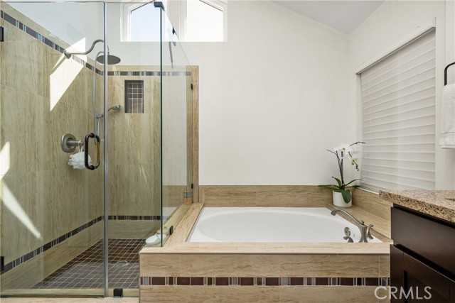 5 Bergamo, Irvine CA: https://media.crmls.org/medias/52f778b7-113b-4801-be2d-350ae4ed9c1e.jpg