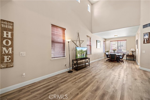 28436 Calex Drive, Valencia CA: https://media.crmls.org/medias/52f78c26-5e68-46de-837d-c35951050c7e.jpg
