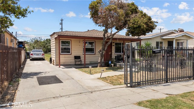 908 W 132nd Street, Compton CA: https://media.crmls.org/medias/52f7ca44-fd13-4a5d-9570-e71d065bb00a.jpg